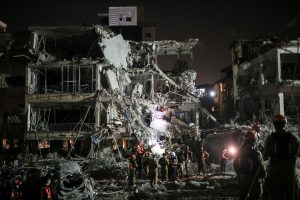 Στις φλόγες η Μέση Ανατολή: Βαλλιστικοί πύραυλοι κατά του Ισραήλ – Χτυπήθηκε το Τελ Αβίβ