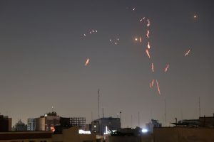 Κόλαση στη Μέση Ανατολή: Ολονύκτιες πυραυλικές επιθέσεις από το Ιράν – Λεπτό προς λεπτό οι εξελίξεις