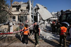 Δύο νεκροί και μεγάλες καταστροφές στο Ισραήλ από τα αντίποινα του Ιράν – «Ανούσιος πλέον ο διάλογος για τα πυρηνικά»