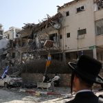 Τρεις νεκροί και μεγάλες καταστροφές από τα αντίποινα του Ιράν – «Η σύγκρουση θα επεκταθεί σε αμερικανικές βάσεις»