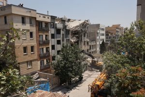 «Η Τεχεράνη θα καεί», απειλεί το Ισραήλ μετά τα ιρανικά αντίποινα – «Μην εμπλακείτε» λέει το Ιράν σε ΗΠΑ, Βρετανία, Γαλλία