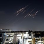 Βαλλιστικοί πύραυλοι έπληξαν το Ισραήλ – Εκρήξεις στη Χάιφα – Χτυπήθηκε διυλιστήριο στο Ιράν