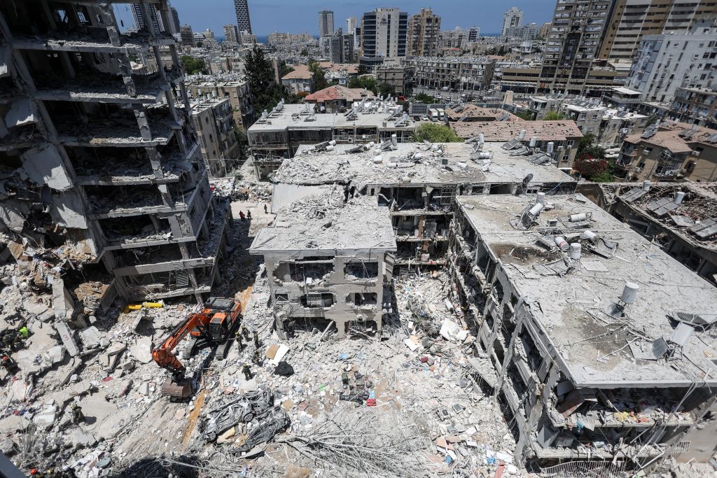 Φλέγεται η Μέση Ανατολή: Το Ισραήλ εκδίδει εντολές εκκένωσης για περιοχές στο Ιράν
