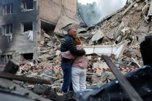 Τουλάχιστον 14 νεκροί από τα νυχτερινά πλήγματα της Ρωσίας στο Κίεβο – Aνάμεσά τους ένας Αμερικανός,