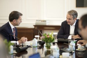 Συνάντηση Μητσοτάκη με τον Εκτελεστικό Αντιπρόεδρο της Microsoft: Τα data centers και οι επενδύσεις στην Ελλάδα