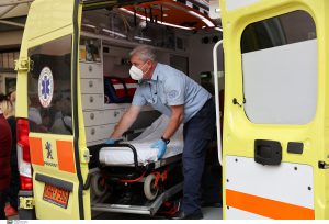 Τρόμος στη Φθιώτιδα: Σκύλος κατασπάραξε το χέρι γυναίκας – Της «έκοψε» δύο δάχτυλα