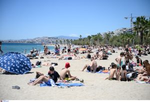 Καιρός: Έρχεται θερμή εισβολή και η τιμή της ξαπλώστρας «πετάει» στα ύψη