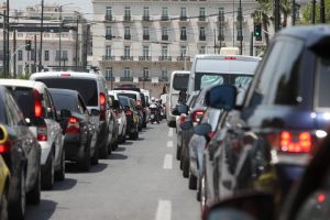 «Κλείνει σπίτια» ο νέος ΚΟΚ: Πρόστιμα – φωτιά και μαύρες τρύπες με πατίνια και λεωφορειολωρίδες