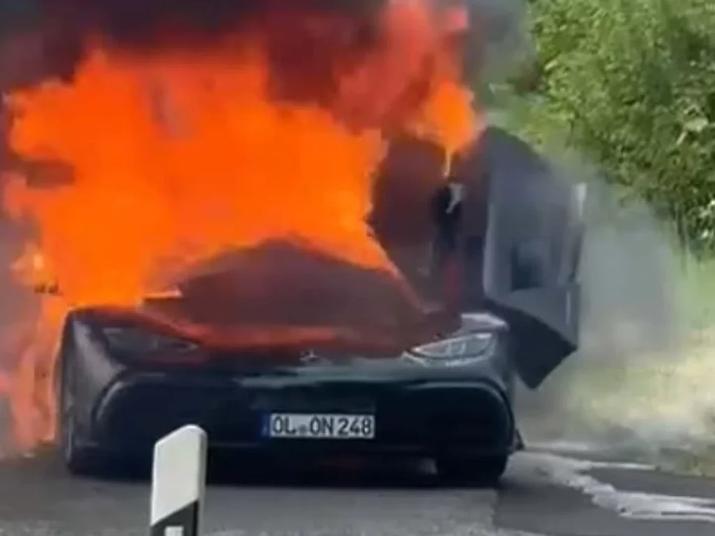 Μια Mercedes AMG One έγινε στάχτη μέσα σε λίγα λεπτά