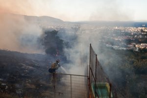 Σε ύφεση η φωτιά στη Χίο: Συνελήφθη μία γυναίκα – Στάχτη 65.000 στρέμματα σύμφωνα με τις πρώτες εκτιμήσεις