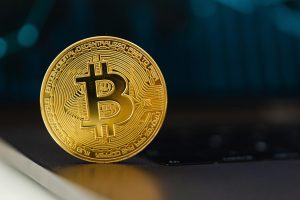 Σε νέα εποχή μπαίνει η Αρχή για το Ξέπλυμα Μαύρου Χρήματος – Yποθέσεις με κρυπτονομίσματα στο πεδίο των ερευνών