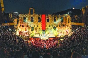 Ενθουσιώδη χειροκροτήματα για την Τουραντότ…