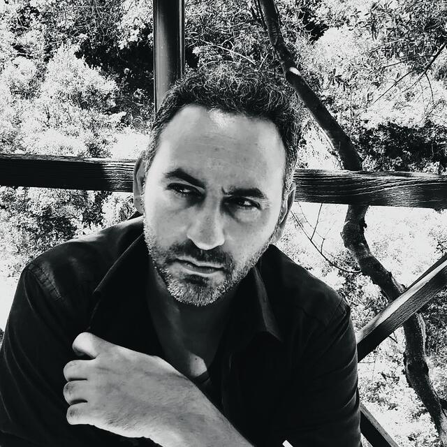 Ενα βιβλίο με πολλές ρίζες