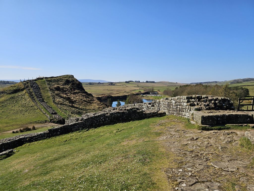 Απίστευτη ανακάλυψη στο Τείχος του Αδριανού: Παπούτσια… γιγάντων στα όρια της ρωμαϊκής αυτοκρατορίας