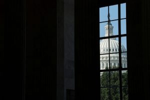 ΗΠΑ: Το Κογκρέσο υιοθέτησε οριστικά τις περικοπές 9 δισ. δολαρίων στις δημόσιες δαπάνες