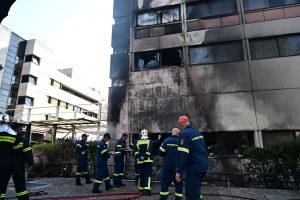Έσβησε η φωτιά σε ιδιωτική κλινική στον Χολαργό – Από τις γεννήτριες στο υπόγειο ξεκίνησαν οι φλόγες