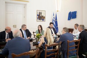Σύσκεψη υπό τον πρωθυπουργό για το ν/σ που αφορά την πειθαρχική δικαιοσύνη στο Δημόσιο