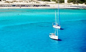 Οι Μικρές Κυκλάδες στα 10 πιο αγαπημένα «μικροσκοπικά νησιά» για τους Γάλλους ταξιδιώτες