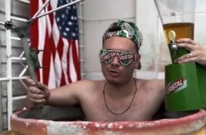 Ο εγγονός του Φιντέλ Κάστρο επιδεικνύει τη χλιδάτη ζωή του και εξοργίζει τους Κουβανούς