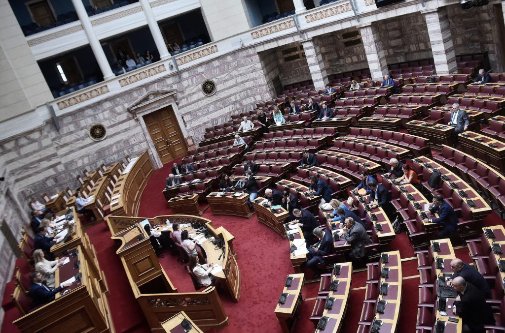 ΟΠΕΚΕΠΕ: Πώς αναβιώνει το εν μέρει δίπολο ΠΑΣΟΚ – ΝΔ