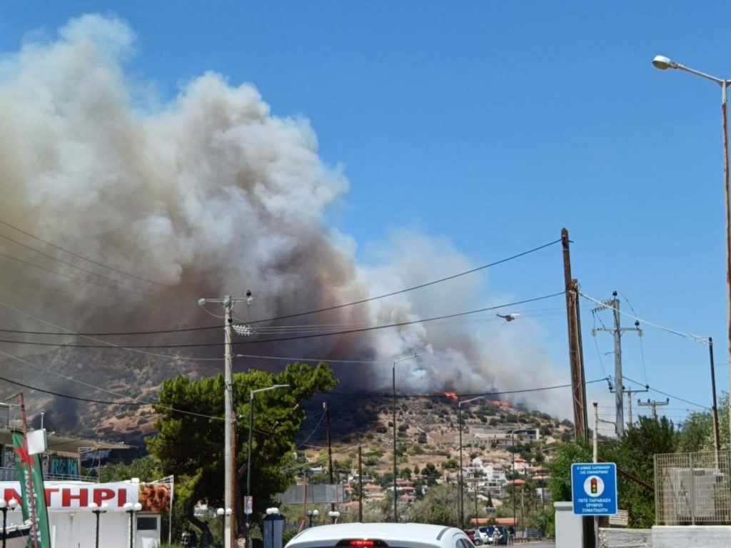 Μεγάλη Φωτιά στο Κορωπί, μήνυμα από το 112 – Εκκενώνονται  Άγιος Δημήτριος, Γαλάζια Ακτή και Αλθέα