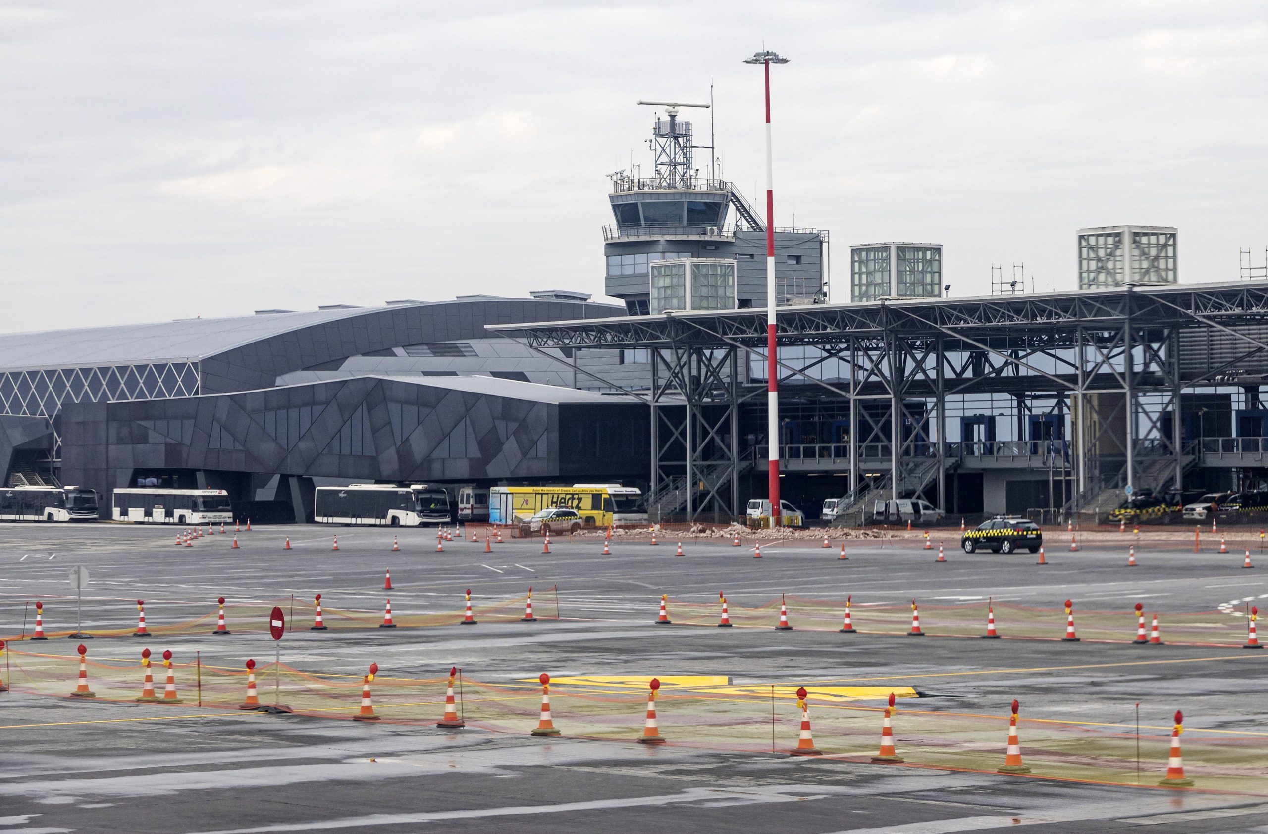 Αναγκαστική προσγείωση αεροσκάφους στη Θεσσαλονίκη: 35χρονος γρονθοκόπησε συνεπιβάτη του