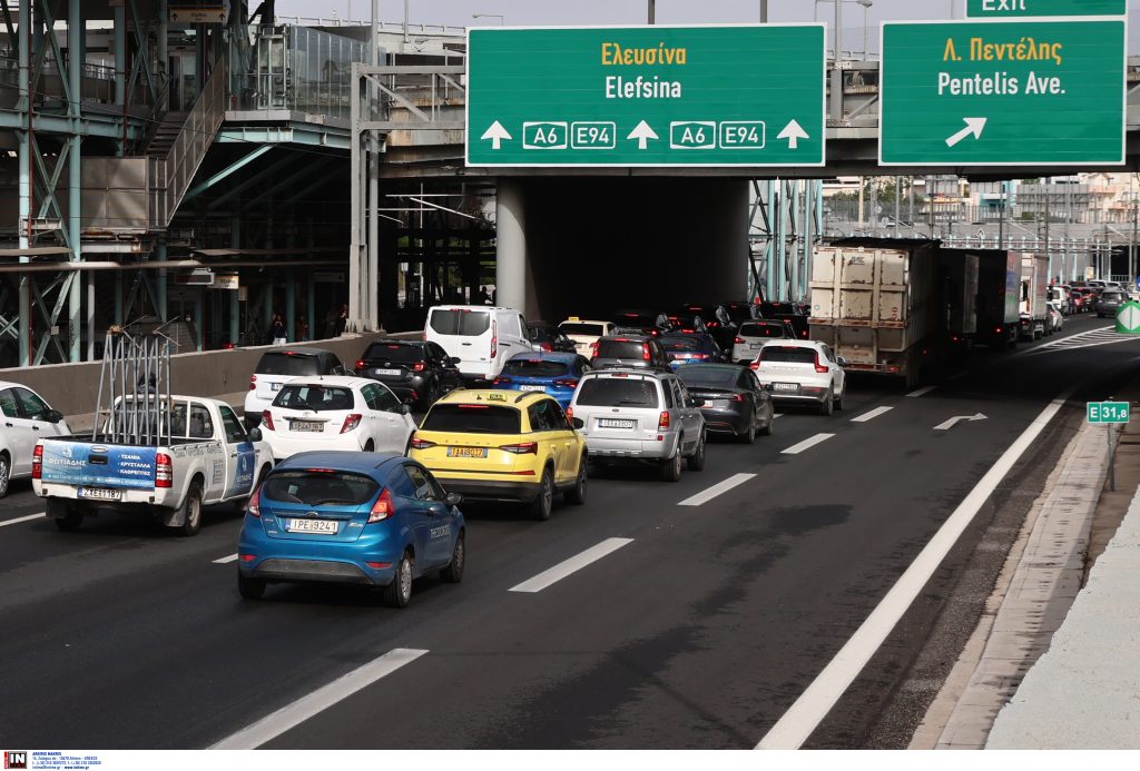Κυκλοφοριακό «έμφραγμα» στην Αττική Οδό: Τροχαίο με καθυστερήσεις άνω των 30 λεπτών προς Ελευσίνα