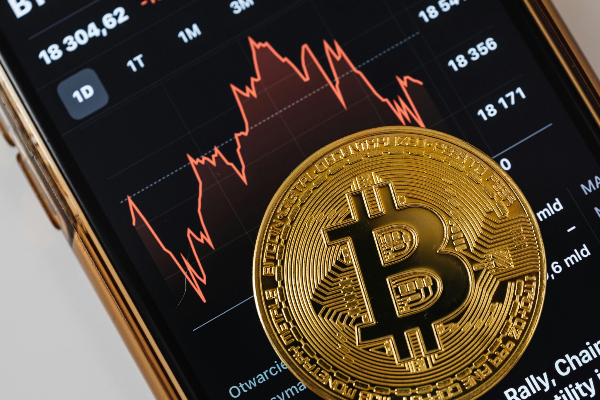 Χρυσό Bitcoin σε οθόνη