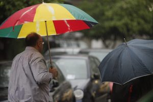 Καιρός: Επιδείνωση την Πέμπτη με ισχυρές καταιγίδες στα βόρεια και κεντρικά – H πρόβλεψη από την Ελίνα Καρέτσου