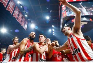 Ολυμπιακός: Μένει ο Λαρεντζάκης – Πρόωρη ανανέωση στον Παπανικολάοου