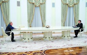 Ιστορική συνομιλία Μακρον με Πούτιν μετά από τρία χρόνια πολέμου