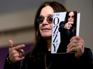 Ο Ozzy Osbourne επιστρέφει από τον άλλο κόσμο και οι θαυμαστές θα μπορούν να του μιλούν