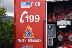 Χίος: Δραμματική διάσωση μητέρας και γιου από σπίτι που έπασε φωτιά