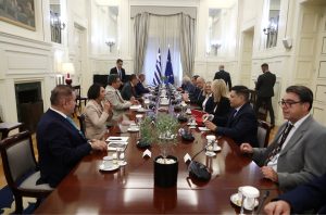 Πίσω από τις κάμερες
