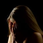 Αιγάλεω: Ποινική δίωξη σε 75χρονο που τραυμάτισε με μαχαίρι την 29χρονη κόρη του