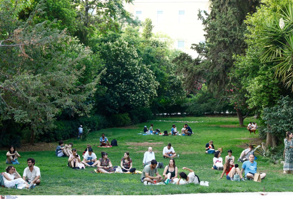 Η δροσιά των δέντρων και το απόλυτο μπλε…