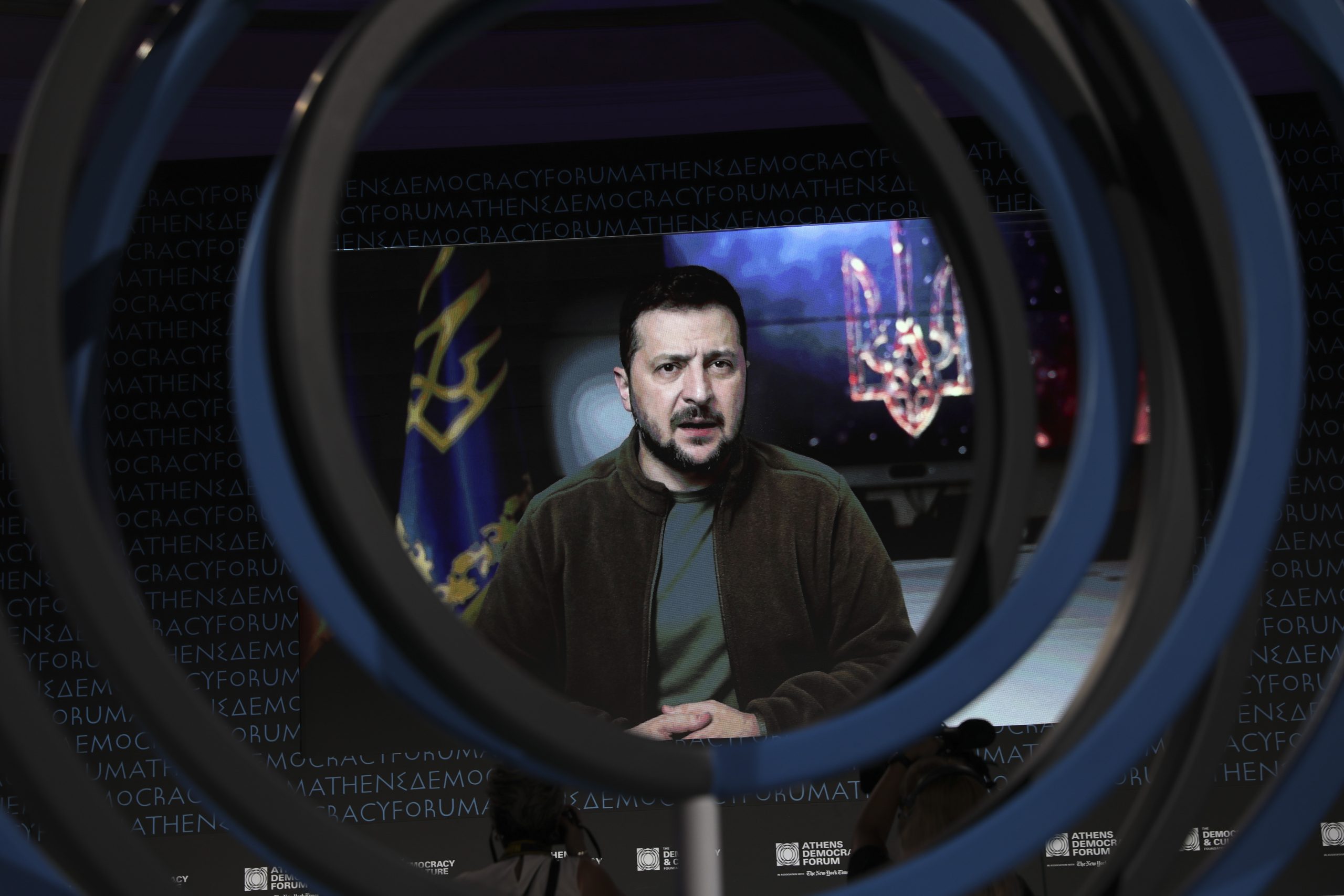 &Pi;ό&lambda;&epsilon;&mu;&omicron;&sigmaf; &sigma;&tau;&eta;&nu; &Omicron;&upsilon;&kappa;&rho;&alpha;&nu;ί&alpha;: &Omicron; &Zeta;&epsilon;&lambda;έ&nu;&sigma;&kappa;&iota; έ&tau;&omicron;&iota;&mu;&omicron;&sigmaf; &nu;&alpha; &sigma;&upsilon;&nu;&alpha;&nu;&tau;&eta;&theta;&epsilon;ί &mu;&epsilon; &tau;&omicron;&nu; &Pi;&omicron;ύ&tau;&iota;&nu;