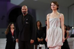 Γιώργος Λάνθιμος: Όσα ξέρουμε για τη νέα του ταινία “Bugonia” που αποθεώθηκε στη Βενετία