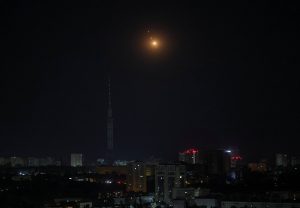 Ρωσικό σφυροκόπημα στην Ουκρανία – «Ασταμάτητη επίθεση κατά μήκος της γραμμής του μετώπου»