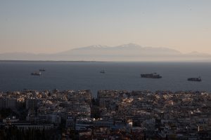 Μια πρόταση γάμου… στον θρόνο των θεών και «μια αγάπη που ακούστηκε σε όλο το βουνό» (video)