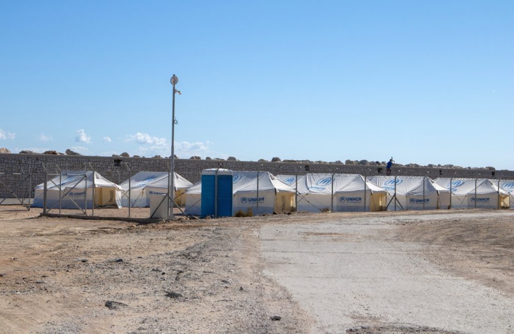 Σέρρες: Στον εισαγγελέα οι 30 συλληφθέντες για τα χθεσινά επεισόδια στην δομή μεταναστών Σιντικής