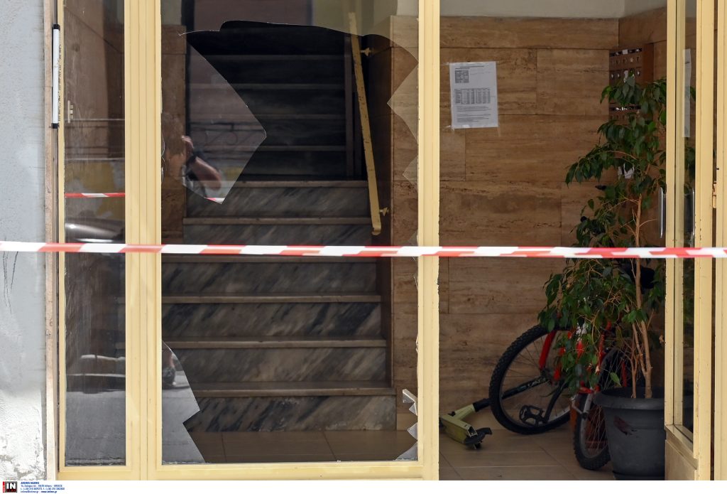 Βόλος: «Μαχαίρωσε ο μπαμπάς τη μαμά», φώναζε ένα από τα παιδιά τους που κάλεσε το 100 – Ο καβγάς πριν από τη γυναικοκτονία