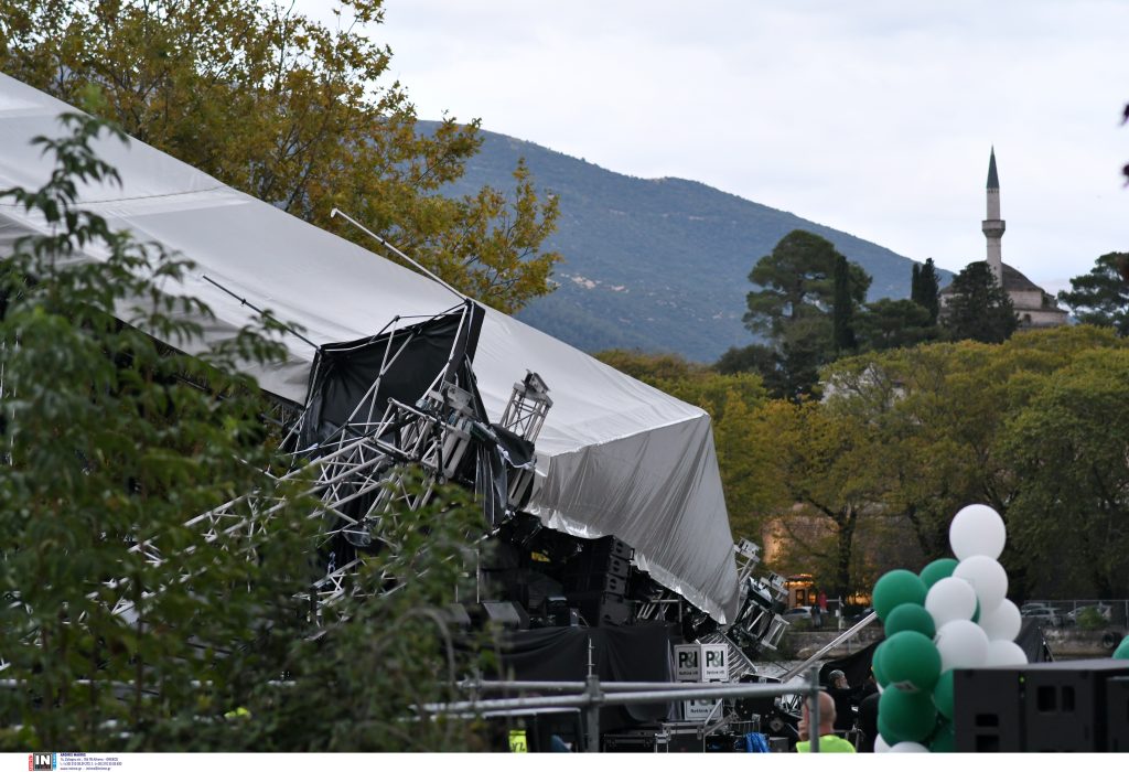 Κακοκαιρία: Διακοπή ρεύματος σε Κέρκυρα και Γρεβενά – Κατέρρευσε το στέγαστρο της συναυλίας Βίσση – Ρέμου στα Ιωάννινα