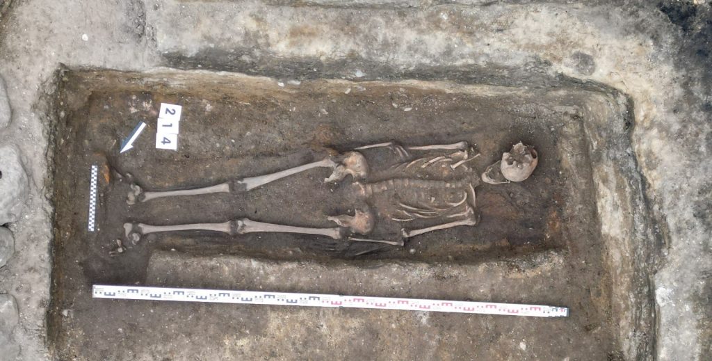 Ο «Λανσελότ» του Γκντανσκ: Μεσαιωνικός τάφος ιππότη βρέθηκε κάτω από παγωτατζίδικο