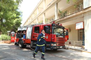 Πάτρα: Χωρίς τις αισθήσεις του εντοπίστηκε άνδρας κατά την διάρκεια κατάσβεσης φωτιάς σε σπίτι