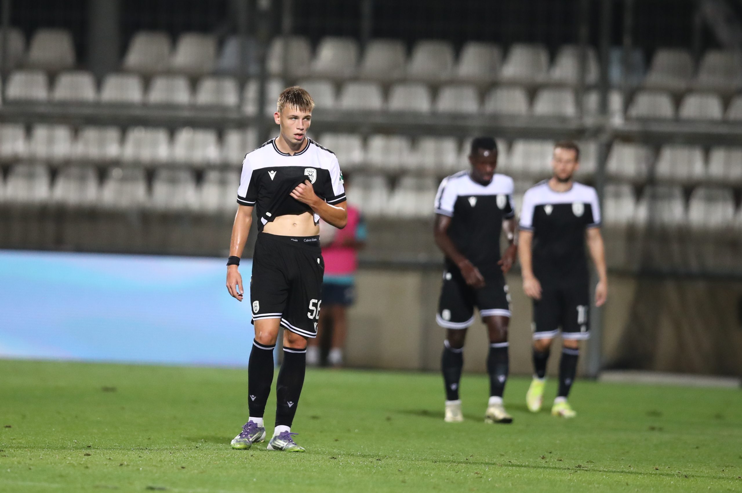 &Omicron; &delta;&upsilon;&sigma;&kappa;&omicron;ί&lambda;&iota;&omicron;&sigmaf; &Pi;&Alpha;&Omicron;&Kappa; &kappa;&alpha;&iota; &tau;&omicron; &pi;&omicron;&delta;ό&sigma;&phi;&alpha;&iota;&rho;&omicron; &laquo;&phi;&omicron;&upsilon;&sigma;&tau;&alpha;&nu;έ&lambda;&alpha;&sigmaf;&raquo;