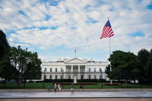 Λευκός Οίκος: Ξεκίνησαν οι απολύσεις ομοσπονδιακών υπαλλήλων λόγω του shutdown