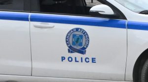 Περιπετειώδης σύλληψη 15χρονων στη Θεσσαλονίκη: Οδηγούσαν κλεμμένο μοτοποδήλατο και έπεσαν πάνω σε αυτοκίνητο της ΕΛ.ΑΣ.