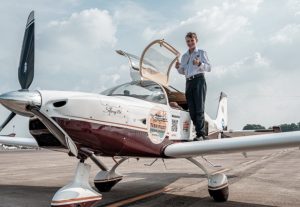 Byron Waller: Στην Αθήνα την Πέμπτη ο 15χρονος Αυστραλός πιλότος που πάσχει από τη νόσο του Crohn – Θα κάνει τον γύρο του κόσμου