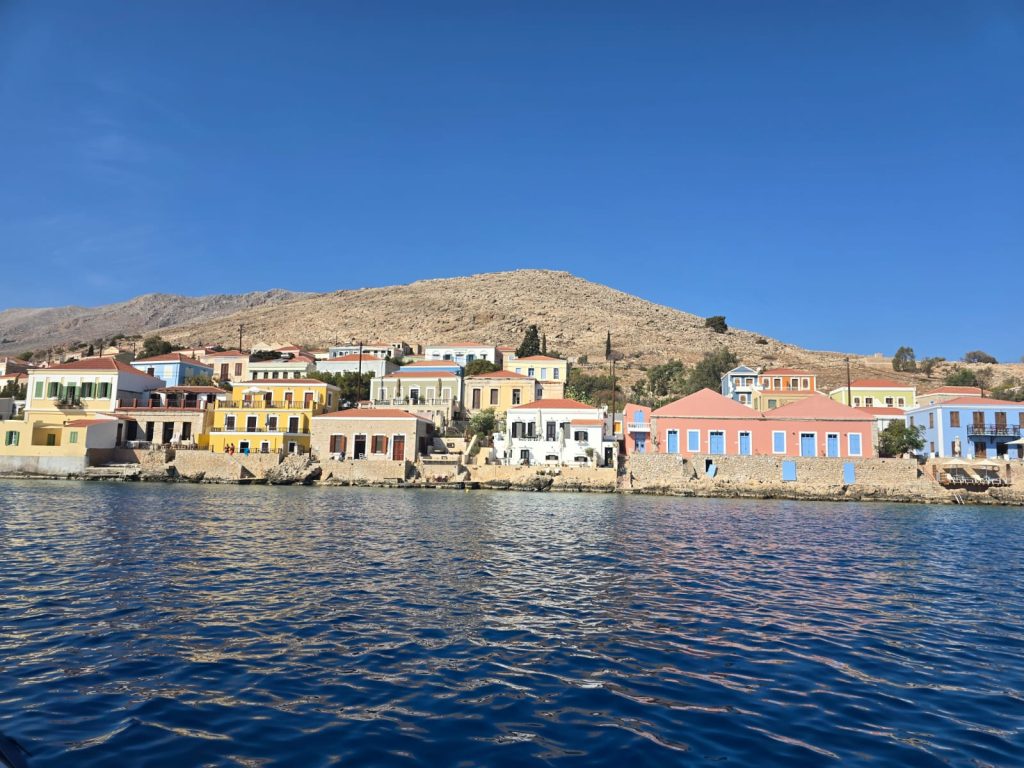 Ποια είναι τα ελληνικά νησιά «διαμάντια» που σπάνε ρεκόρ το 2025